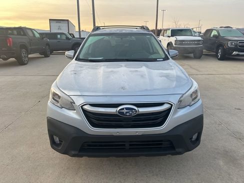 Used 2021 Subaru Outback Premium image 4