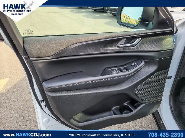 Certified 2025 Jeep Grand Cherokee Laredo X w/ Luxury Tech Group I AWD/4WD image 24