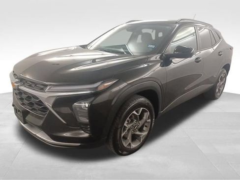 Used 2024 Chevrolet Trax LT FWD image 3