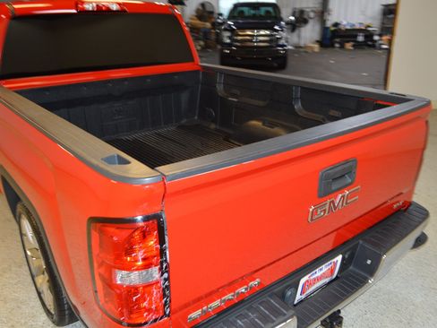 Used 2014 GMC Sierra 1500 SLT w/ Suspension Package, Off-Road AWD/4WD image 5