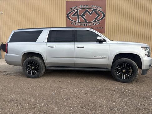 Used 2017 Chevrolet Suburban LT image 8