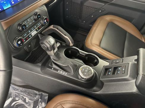 Used 2024 Ford Bronco Outer Banks AWD/4WD image 16