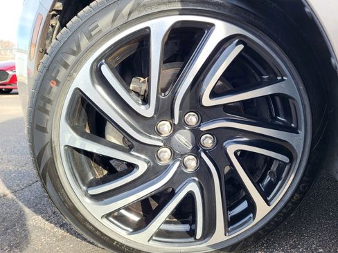 Used 2020 Lincoln MKZ w/ Convenience Package image 24