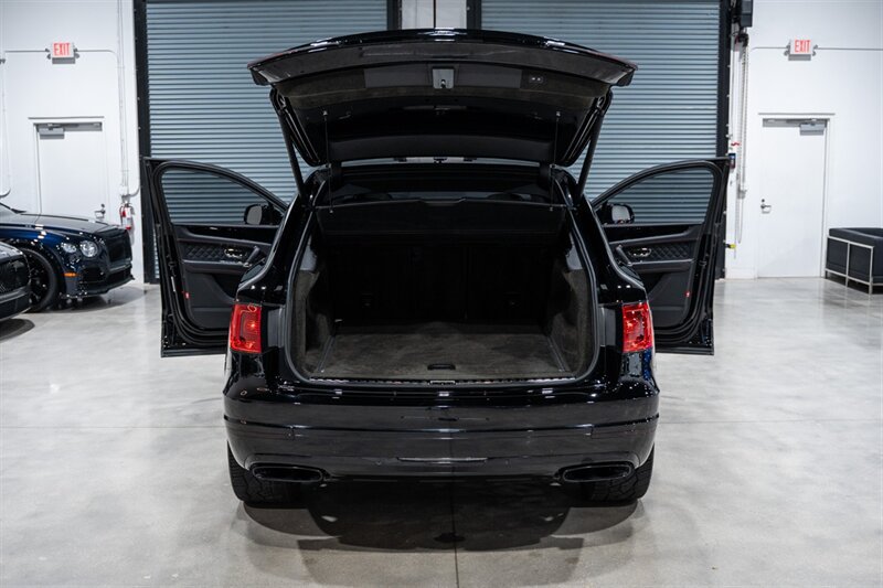 Used 2017 Bentley Bentayga AWD/4WD image 47