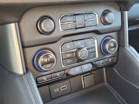 Used 2021 Chevrolet Tahoe Z71 image 27