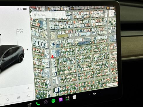 Used 2021 Tesla Model Y Long Range AWD/4WD image 17