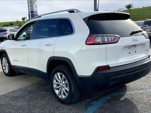Used 2019 Jeep Cherokee Latitude w/ Popular Appearance Group FWD image 2
