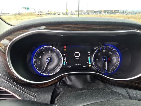 Used 2022 Chrysler Pacifica Limited image 22