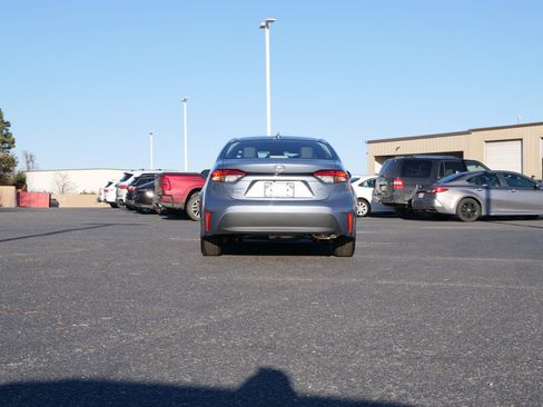 Used 2024 Toyota Corolla LE image 5