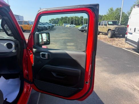 Used 2025 Jeep Wrangler Unlimited Sahara AWD/4WD image 62