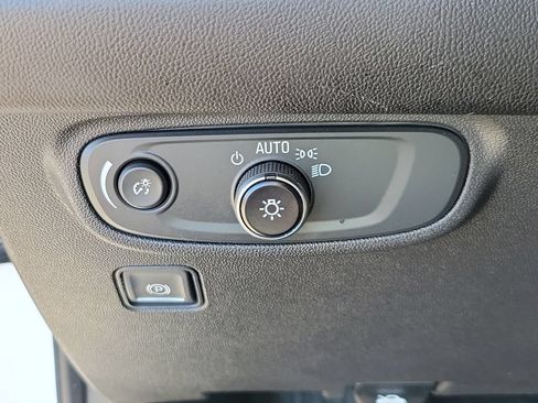 Used 2022 GMC Terrain SLE FWD image 30