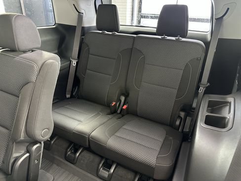 Used 2023 GMC Acadia SLE w/ Driver Convenience Package image 8