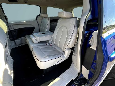 Used 2020 Chrysler Pacifica Limited FWD image 13