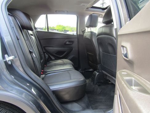 Used 2017 Chevrolet Trax LT w/ Sun & Sound Package FWD image 12