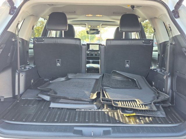 Used 2024 Toyota Highlander XLE AWD/4WD image 18