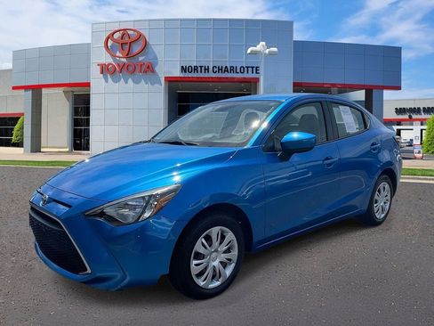 Used 2019 Toyota Yaris L FWD image 3