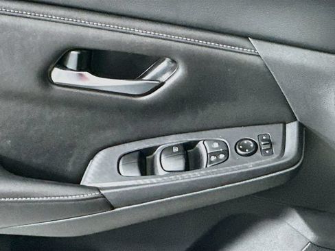Used 2024 Nissan Sentra SV FWD image 18