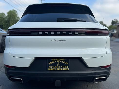 Used 2024 Porsche Cayenne w/ Premium Package AWD/4WD image 8