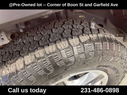Used 2018 Jeep Wrangler Unlimited Sahara AWD/4WD image 7