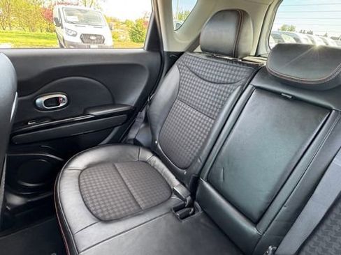 Used 2018 Kia Soul ! FWD image 14