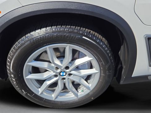 Used 2021 BMW X5 xDrive45e w/ Parking Assistance Package AWD/4WD image 40