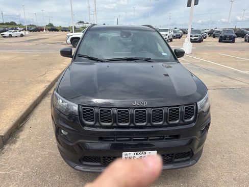 Used 2026 Jeep Compass Latitude AWD/4WD image 8