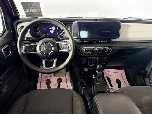 Used 2024 Jeep Wrangler Sahara image 21