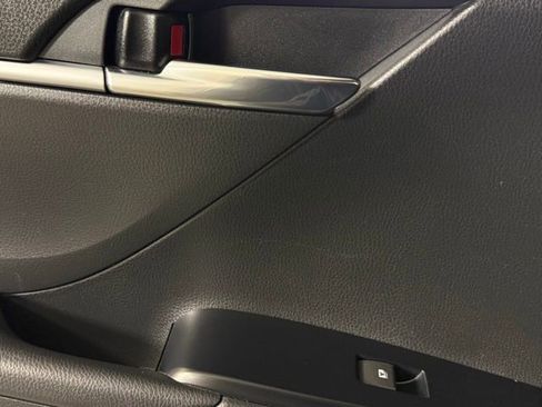 Used 2020 Toyota Camry SE FWD image 24