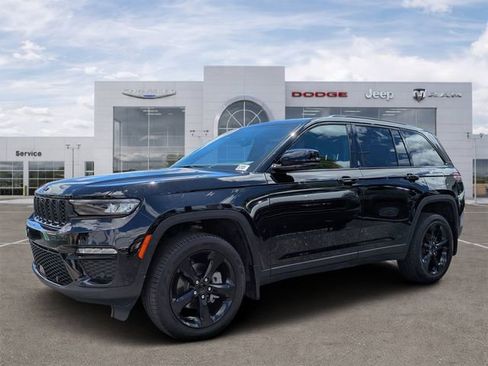 Certified 2025 Jeep Grand Cherokee Limited w/ Luxury Tech Group II image 5