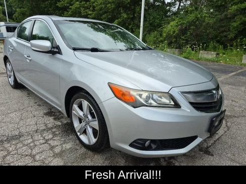 Used 2013 Acura ILX w/ Premium Package FWD image 2