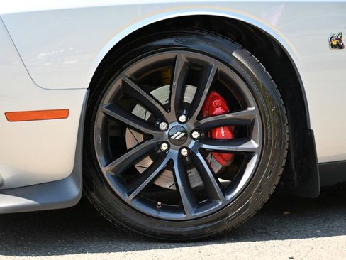 Used 2019 Dodge Challenger R/T Scat Pack w/ Shaker Package RWD image 17