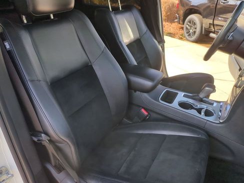 Used 2017 Jeep Grand Cherokee Altitude image 32