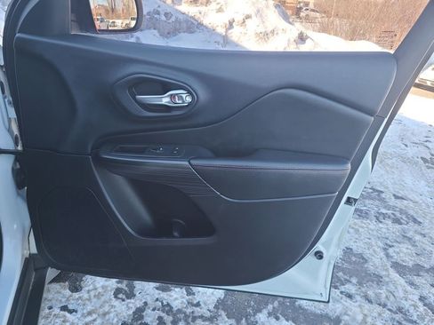 Used 2015 Jeep Cherokee Trailhawk image 39