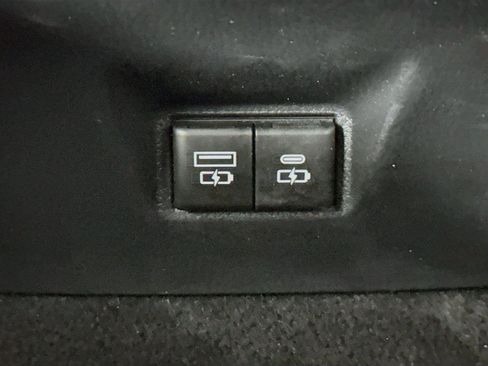 Used 2025 Toyota Camry SE w/ Convenience Package FWD image 37