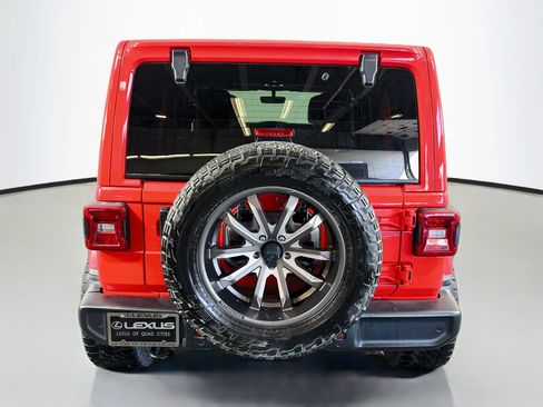 Used 2021 Jeep Wrangler Unlimited Sahara AWD/4WD image 6