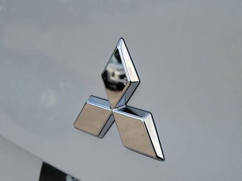 New 2026 Mitsubishi Outlander SE image 8