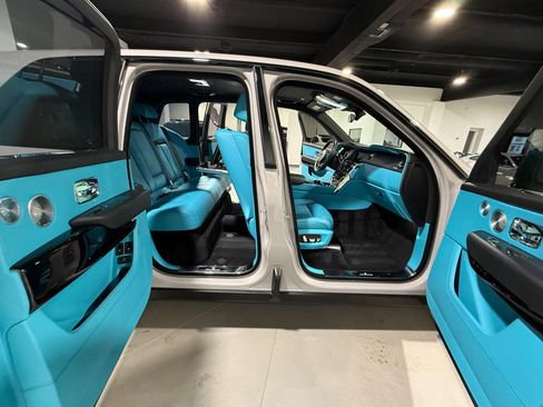 Used 2023 Rolls-Royce Cullinan w/ Cullinan Package image 64