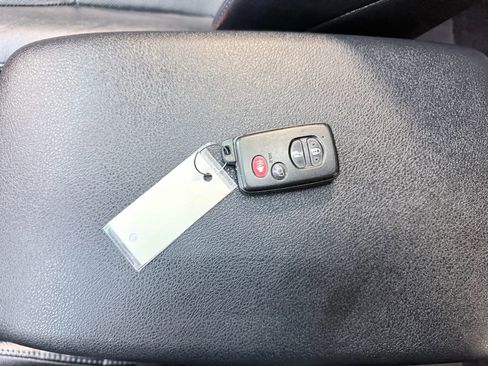 Used 2012 Toyota Highlander Limited w/ Tow Pkg image 20