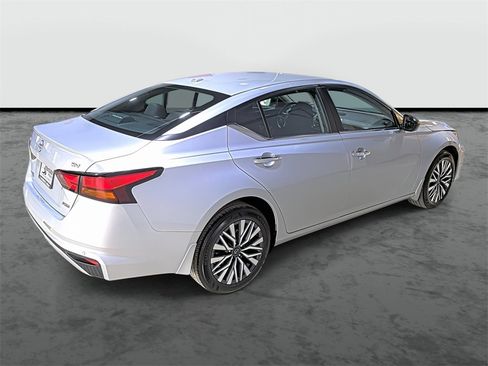 Certified 2024 Nissan Altima 2.5 SV image 4