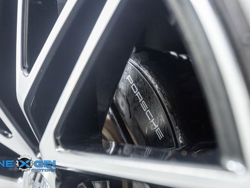 Used 2024 Porsche Macan AWD/4WD image 37