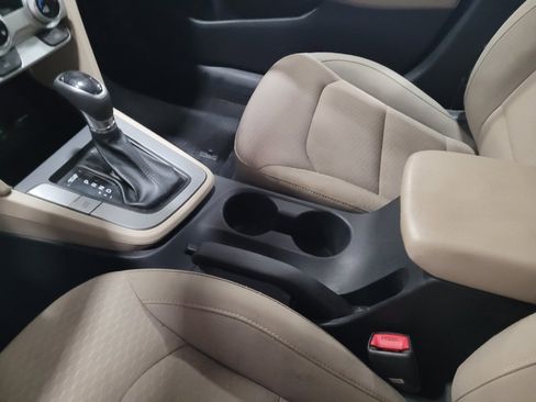 Used 2019 Hyundai Elantra SE image 26