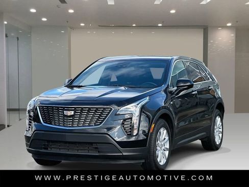 Used 2022 Cadillac XT4 Luxury w/ Trailering Package AWD/4WD image 1