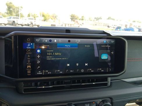 New 2024 Jeep Wrangler Unlimited Rubicon w/ Technology Group AWD/4WD image 18