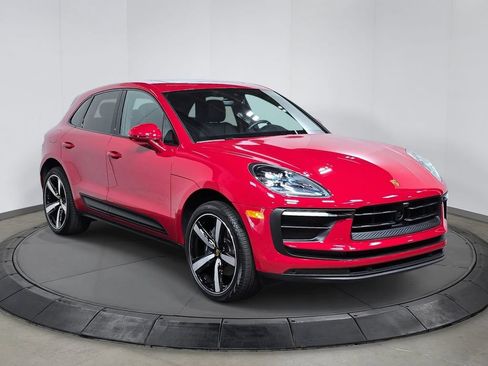 Certified 2026 Porsche Macan AWD/4WD image 9