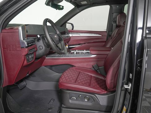 Used 2026 Cadillac Escalade ESV Sport w/ Touring Package image 16