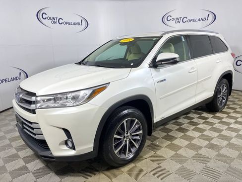 Used 2019 Toyota Highlander XLE AWD/4WD image 3