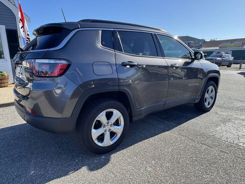 Used 2018 Jeep Compass Latitude w/ Popular Equipment Group AWD/4WD image 9