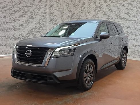 Used 2022 Nissan Pathfinder S image 3