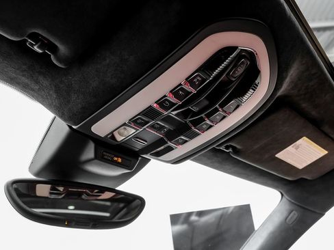 Used 2016 Porsche Macan Turbo image 21