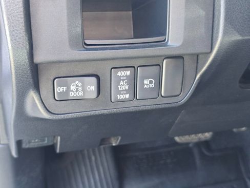 Used 2019 Toyota Tacoma TRD Off-Road w/ Technology Package AWD/4WD image 24